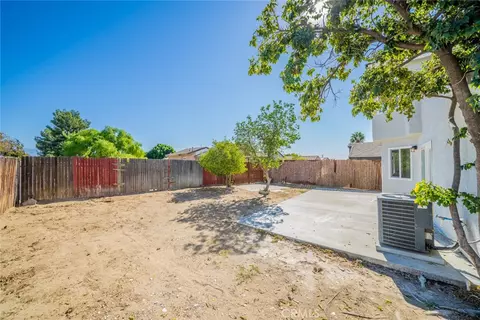 Exterior - 827 S Tamarisk Ave, Rialto, CA 92376 photo 4 of 6
