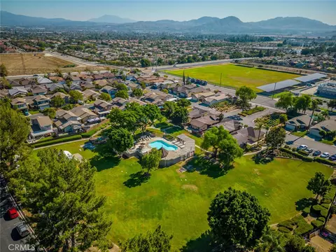 View/Area - 827 S Tamarisk Ave, Rialto, CA 92376 photo 5 of 6