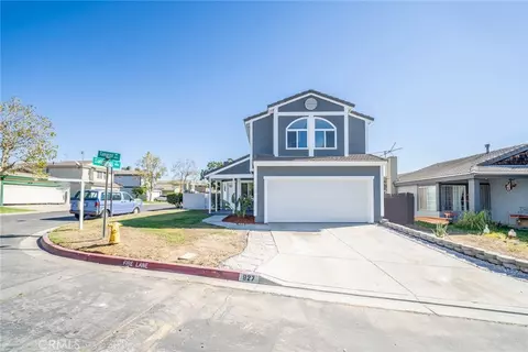 Exterior - 827 S Tamarisk Ave, Rialto, CA 92376 photo 2 of 6