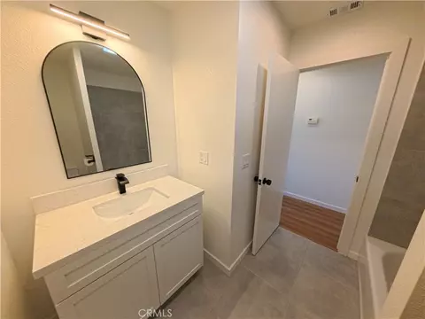 Bath - 1000 Central #30, Riverside, CA 92507 photo 4 of 10