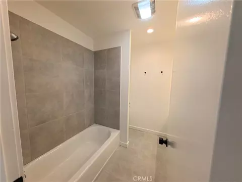 Bath - 1000 Central #30, Riverside, CA 92507 photo 7 of 10