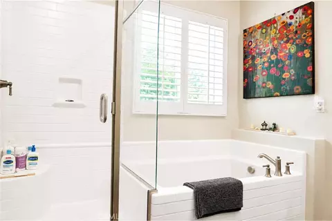 Bath - 20946 Mountain Gate, Riverside, CA 92507 photo 2 of 3