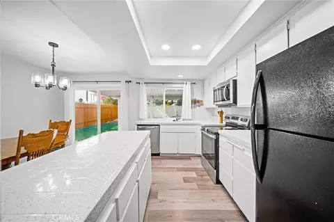 Kitchen - 862 Juniper St, Ontario, CA 91762 photo 2 of 3