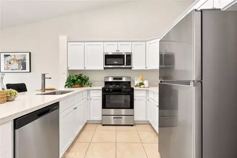 Kitchen - 11791 Dana Dr, Adelanto, CA 92301 photo 2 of 5