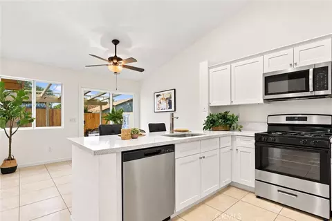 Kitchen - 11791 Dana Dr, Adelanto, CA 92301 photo 4 of 5