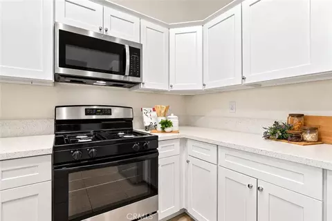 Kitchen - 11791 Dana Dr, Adelanto, CA 92301 photo 3 of 5