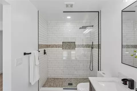 Bath - 4818 Crestview, Norco, CA 92860 photo 6 of 8