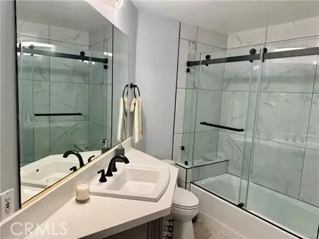 Bath - 1310 E Ocean #906, Long Beach, CA 90802 photo 2 of 3