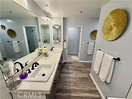 Bath - 1310 E Ocean #906, Long Beach, CA 90802 photo 3 of 3