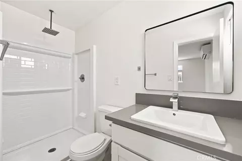 Bath - 777 Arliss, Riverside, CA 92507 photo 2 of 2