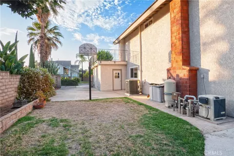 Exterior - 1349 Magnolia Ave, Redlands, CA 92373 photo 15 of 17