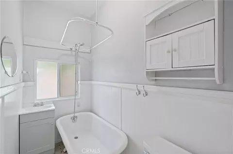 Bath - 3452 Mulberry St, Riverside, CA 92501 photo 2 of 4
