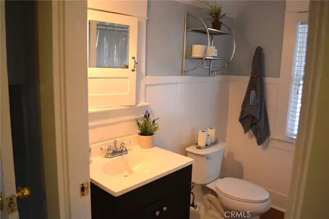 Bath - 3452 Mulberry St, Riverside, CA 92501 photo 3 of 4