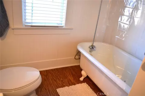 Bath - 3452 Mulberry St, Riverside, CA 92501 photo 4 of 4