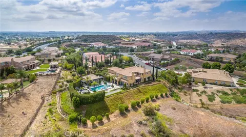 View/Area - 455 Wrightwood Ct, Riverside, CA 92506 photo 8 of 9