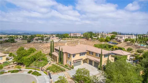 View/Area - 455 Wrightwood Ct, Riverside, CA 92506 photo 3 of 9