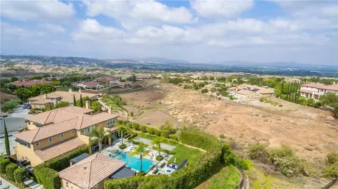 View/Area - 455 Wrightwood Ct, Riverside, CA 92506 photo 7 of 9