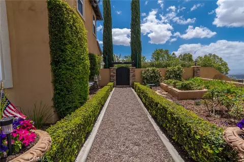 Exterior - 455 Wrightwood Ct, Riverside, CA 92506 photo 7 of 13