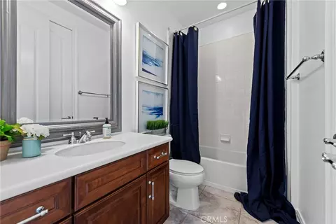 Bath - 455 Wrightwood Ct, Riverside, CA 92506 photo 4 of 6