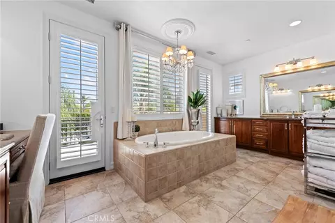 Bath - 455 Wrightwood Ct, Riverside, CA 92506 photo 5 of 6
