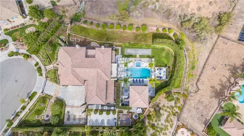 View/Area - 455 Wrightwood Ct, Riverside, CA 92506 photo 5 of 9