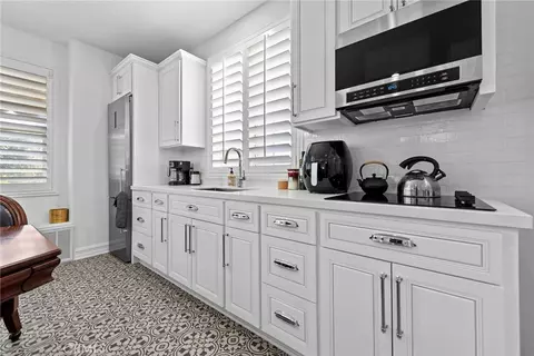 Kitchen - 455 Wrightwood Ct, Riverside, CA 92506 photo 3 of 3