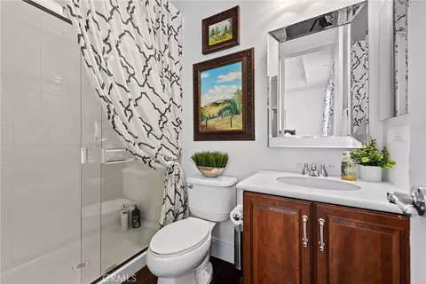 Bath - 455 Wrightwood Ct, Riverside, CA 92506 photo 3 of 6