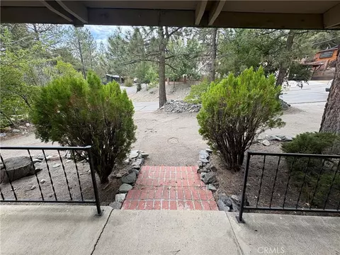 Exterior - 5304 Desert Vw, Wrightwood, CA 92397 photo 2 of 4