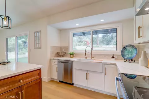 Kitchen - 6174 Hawarden, Riverside, CA 92506 photo 4 of 5
