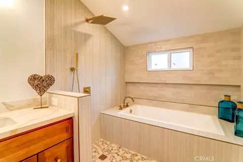 Bath - 6174 Hawarden, Riverside, CA 92506 photo 4 of 4
