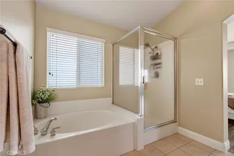 Bath - 8467 Farmhouse, Riverside, CA 92508 photo 1 of 3