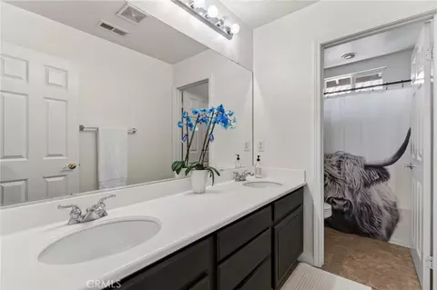 Bath - 8467 Farmhouse, Riverside, CA 92508 photo 2 of 3