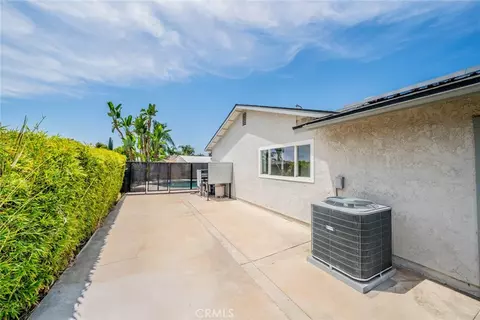 Exterior - 27888 Rainbow Ln, Highland, CA 92346 photo 9 of 12
