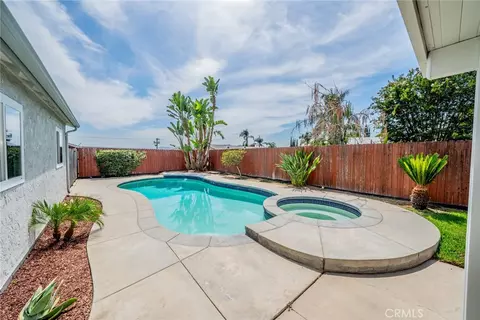 Exterior - 27888 Rainbow Ln, Highland, CA 92346 photo 4 of 12