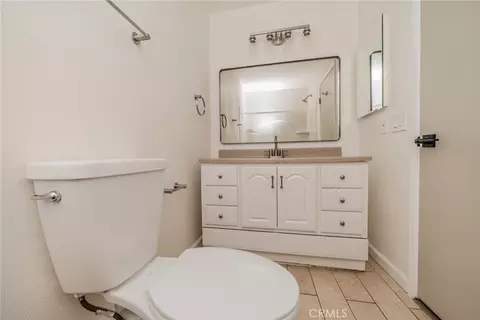 Bath - 27888 Rainbow Ln, Highland, CA 92346 photo 2 of 4