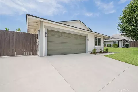 Exterior - 27888 Rainbow Ln, Highland, CA 92346 photo 3 of 12