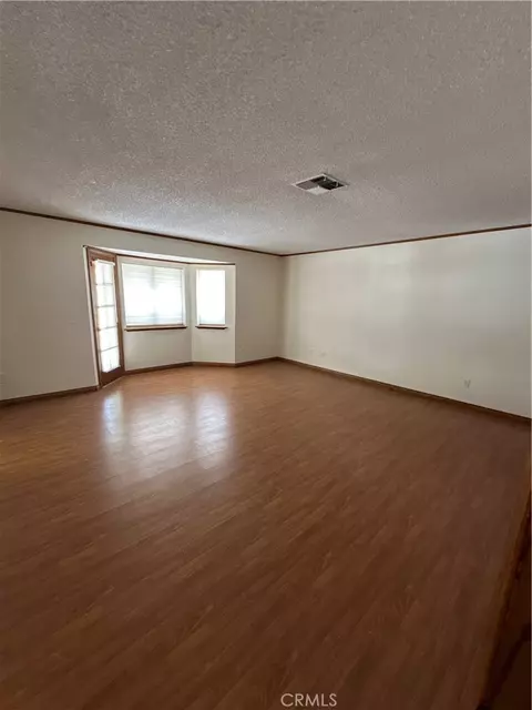 Living - 7515 Peach, Hesperia, CA 92345 photo 6 of 6