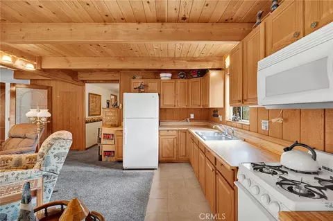 Kitchen - 1140 Mitchell, Big Bear City, CA 92314 photo 2 of 10