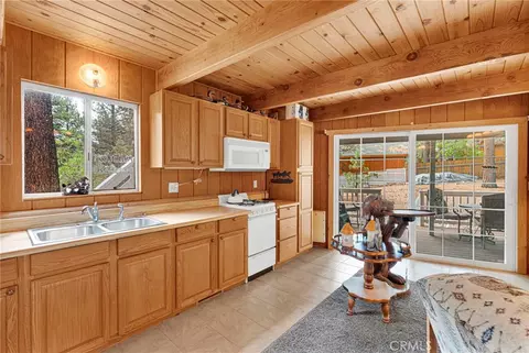 Kitchen - 1140 Mitchell, Big Bear City, CA 92314 photo 4 of 10