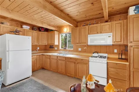 Kitchen - 1140 Mitchell, Big Bear City, CA 92314 photo 1 of 10