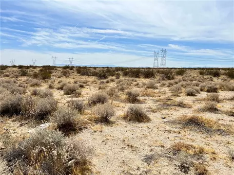 2 Sandstone Rd, Phelan, CA 92301 photo 3