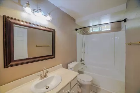 Bath - 30446 Spica Ct, Temecula, CA 92592 photo 1 of 2