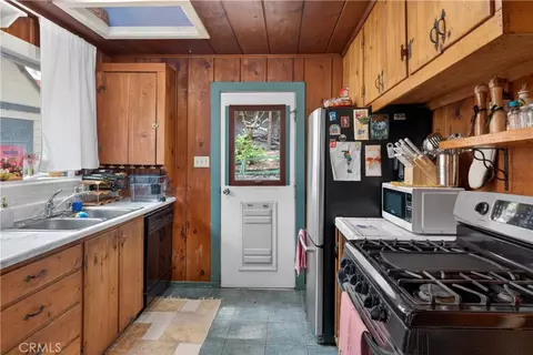 Kitchen - 1190 Scenic, Rimforest, CA 92378 photo 1 of 2