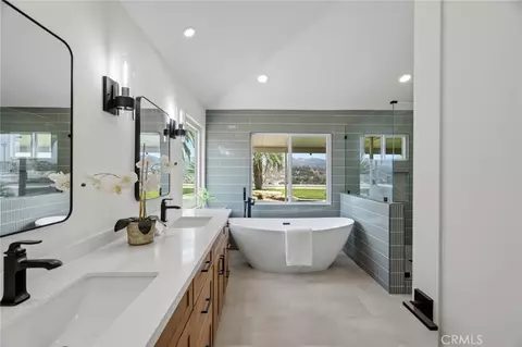 Bath - 13971 Pequot Dr, Poway, CA 92064 photo 2 of 6