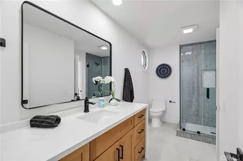 Bath - 13971 Pequot Dr, Poway, CA 92064 photo 5 of 6