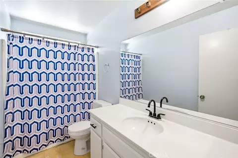 Bath - 1508 Portrait Rd, Perris, CA 92571 photo 1 of 1