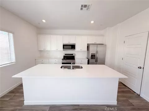 Kitchen - 4496 Bellaire, Clovis, CA 93619 photo 2 of 2