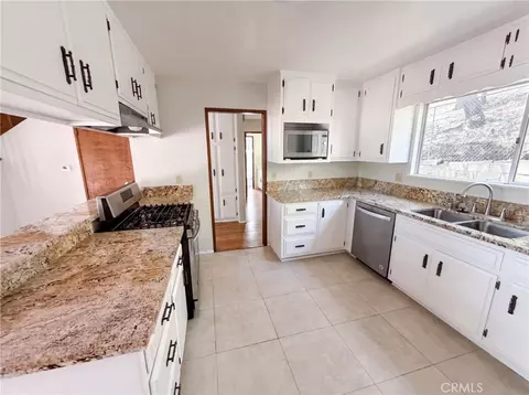 Kitchen - 22360 Briarwood, Crestline, CA 92325 photo 1 of 3