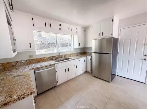 Kitchen - 22360 Briarwood, Crestline, CA 92325 photo 3 of 3