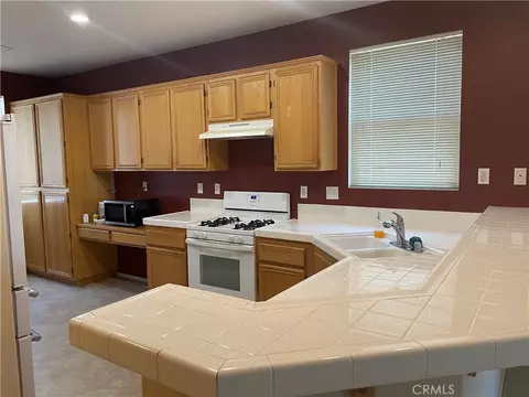 Kitchen - 34363 Sherwood, Yucaipa, CA 92399 photo 2 of 4